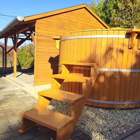 Banyasz Vendeghaz Tatil Evi Csokvaomany