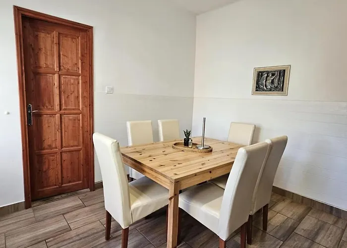 Banyasz Vendeghaz * Csokvaomany